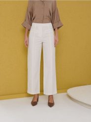 Spodnie straight leg - biały. Białe spodnie materiałowe damskie Sinsay, bez wzorów. Za 59.99 zł.