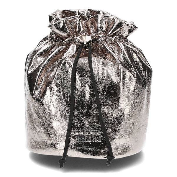 Torba damska Big Star, typu worek wykonana z połyskującej metalicznej ekoskóry zamykana na troczek, nikiel, JJ574019. Szare torebki klasyczne damskie Big Star Accessories, bez wzorów, bez dodatków. Za 118.99 zł.