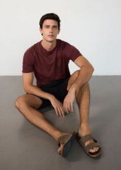 T-shirt regular fit z lnem - mahoniowy. Brązowe t-shirty męskie Reserved, l, bez wzorów, z bawełny, bez kołnierzyka. Za 99.99 zł.