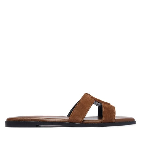 Klapki BOSS. Brązowe klapki damskie Boss, bez wzorów, bez obcasa. Za 899.99 zł.