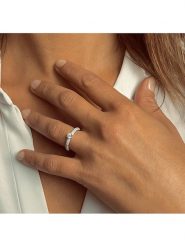 Les Favorites Srebrny pierścionek z cyrkoniami rozmiar: 58. Szare pierścionki damskie Les Favorites, z cyrkonią, srebrne. Za 108.99 zł.