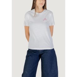 Koszulka crop top Kobieta ONLY ONLADELINA S/S TEE CS JRS. Czerwone topy damskie Only, s, bez wzorów, z bawełny, bez kołnierzyka. Za 127.75 zł.