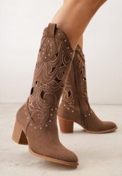 Brązowe Botki Kowbojki VICES na Obcasie z Ażurową Cholewką z Nitami Rienatea. Brązowe botki damskie Born2be, z jeansu, bez obcasa, na obcasie, bez zapięcia. Za 189.99 zł.