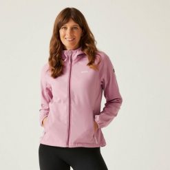 Regatta AREC III — damska kurtka softshell, wiatro- i wodoodporna. Czerwone kurtki damskie Regatta, bez wzorów, z elastanu. Za 317.95 zł.