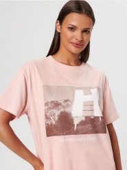 Koszulka z nadrukiem - różowy. Czerwone t-shirty damskie Sinsay, l, bez wzorów, ze skóry, bez kołnierzyka. W wyprzedaży za 19.99 zł.