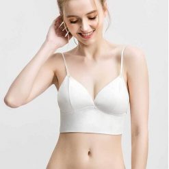 Biustonosz z wycięciem na plecach do codziennego noszenia Lieselore. Białe biustonosze Intica, bez wzorów. W wyprzedaży za 99.00 zł.