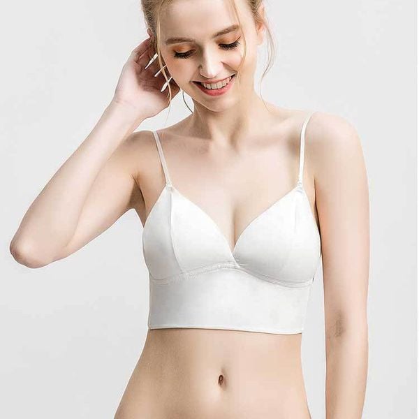 Biustonosz z wycięciem na plecach do codziennego noszenia Lieselore. Białe biustonosze Intica, bez wzorów. W wyprzedaży za 99.00 zł.