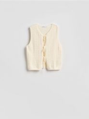 Kamizelka z wiązaniem - kremowy. Białe kamizelki damskie Reserved, l, z dzianiny. Za 99.99 zł.