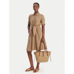 Torebka Coccinelle. Brązowe torebki klasyczne damskie Coccinelle, bez wzorów, bez dodatków. Za 899.99 zł.