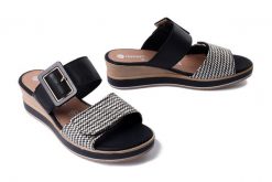 RIEKER REMONTE D6463-03 black combiantion, klapki damskie. Czarne klapki damskie Rieker Remonte, bez wzorów, bez obcasa, na koturnie. Za 262.43 zł.