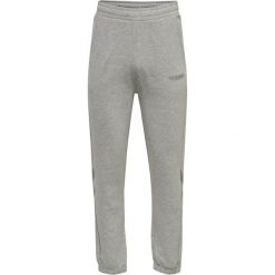 Spodnie do biegania Hummel Legacy Plus. Szare szorty męskie HUMMEL, bez wzorów, klasyczne. Za 187.00 zł.