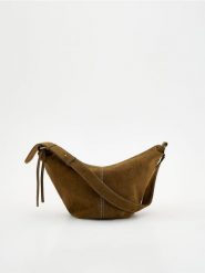 Torebka crossbody z imitacji zamszu - zielony. Zielone torebki klasyczne damskie Reserved, bez wzorów, bez dodatków. Za 119.99 zł.