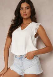 Biała Bluzka Top z Tkaniny Plumeti z Ozdobną Koronką Caliya. Białe bluzki damskie Renee, m, bez wzorów, z bawełny, bez kołnierzyka. Za 44.99 zł.