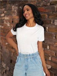 Koszulka - biały. Białe t-shirty damskie Sinsay, l, z aplikacjami, z bawełny, bez kołnierzyka. Za 25.99 zł.