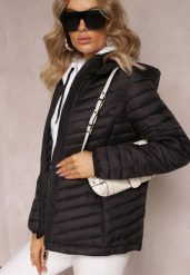 Czarna Kurtka z Klasycznym Pikowaniem i Kapturem Vevlia. Czarne kurtki damskie Renee, l, bez wzorów. Za 149.99 zł.