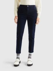 Benetton Spodnie chino w kolorze granatowym rozmiar: 34. Niebieskie spodnie materiałowe damskie Benetton, bez wzorów. Za 125.45 zł.