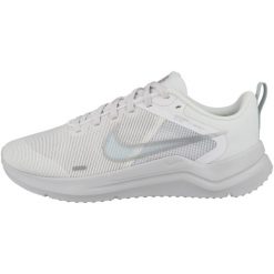 Buty do biegania damskie Nike DD9294100. Białe obuwie do biegania damskie Nike. Za 299.99 zł.
