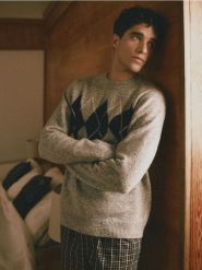 Melanżowy sweter z wełną - jasnoszary. Szare swetry męskie Reserved, l, bez wzorów, z dzianiny, bez kołnierzyka. Za 239.99 zł.