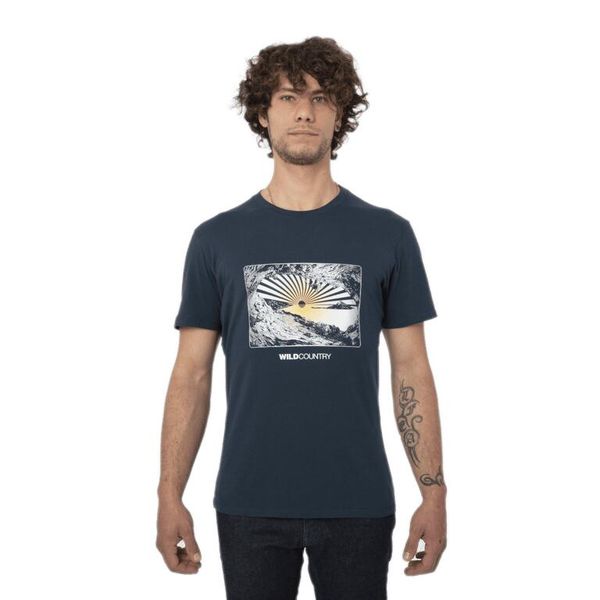 WILD COUNTRY Koszulka męska Flow T-shirt navy-S. Niebieskie t-shirty męskie WILD COUNTRY, m, bez wzorów, z bawełny, bez kołnierzyka. Za 111.20 zł.