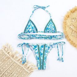 Bikini wiązane z wysokim wycięciem na plażę i letnie imprezy Shanika. Bikini damskie Intica, bez wzorów. Za 159.00 zł.