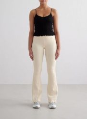 Damskie legginsy bezszwowe, wysoki stan, rozszerzane nogawki Tulip kremowe. Białe legginsy damskie Aim'n, xs, bez wzorów, z dzianiny. Za 285.00 zł.