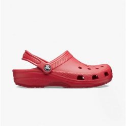 Klapki Crocs Classic. Czerwone klapki damskie Crocs, bez wzorów, bez obcasa. Za 129.99 zł.
