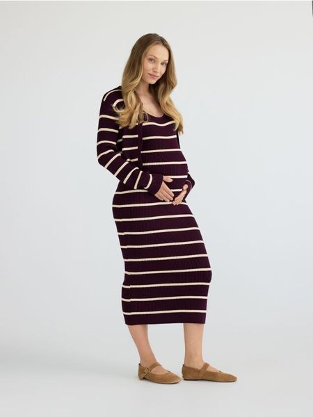 Sukienka midi z kardiganem - wielobarwny. Sukienki damskie Reserved, na co dzień, l, bez wzorów, z wiskozy, bez kołnierzyka, bez ramiączek, midi, proste. W wyprzedaży za 159.99 zł.