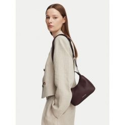 Torebka Calvin Klein. Czerwone torebki klasyczne damskie CALVIN KLEIN, bez wzorów, bez dodatków. Za 369.99 zł.