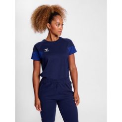 Koszulka damska Hummel Travel. Niebieskie bluzki damskie HUMMEL, bez wzorów, z dżerseju, sportowe, bez kołnierzyka, bez ramiączek. W wyprzedaży za 107.60 zł.
