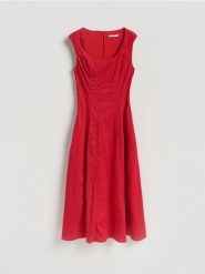 Sukienka midi z bawełną - czerwony. Czerwone sukienki damskie Reserved, l, bez wzorów, z bawełny, bez kołnierzyka, bez ramiączek, midi, rozkloszowane. Za 159.99 zł.