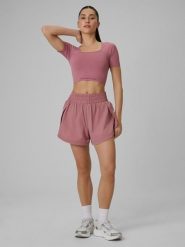 4F Spodenki treningowe szybkoschnące damskie - różowe M. Czerwone szorty damskie 4f, bez wzorów, z tkaniny, z podwyższonym stanem. Za 149.99 zł.