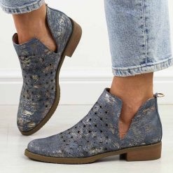 Niebieskie jeans wiosenne ażurowe botki damskie M.Daszyński Sa62-102. Niebieskie botki damskie M.Daszyński, na jesień, z jeansu, z okrągłym noskiem, bez obcasa, na obcasie, bez zapięcia. Za 199.00 zł.