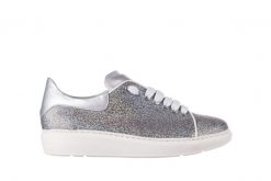 Trampki Bayla-185 185 102 Srebrny, Skóra naturalna - 37. Szare trampki i tenisówki damskie Bayla, z aplikacjami, z jeansu. W wyprzedaży za 89.10 zł.
