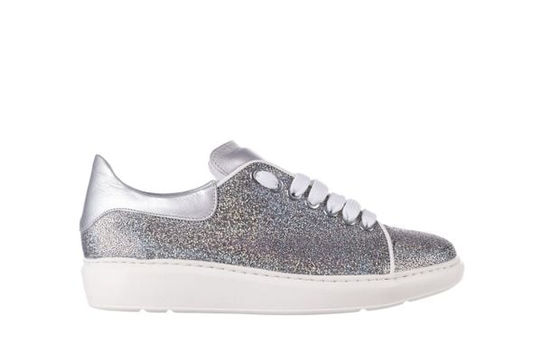 Trampki Bayla-185 185 102 Srebrny, Skóra naturalna - 39. Szare trampki i tenisówki damskie Bayla, z aplikacjami, z jeansu. W wyprzedaży za 89.10 zł.