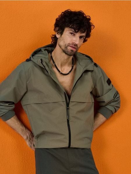 Kurtka techniczna z kapturem i ściągaczami - zielony. Zielone kurtki męskie Sinsay, l, bez wzorów, z kapturem. Za 69.99 zł.