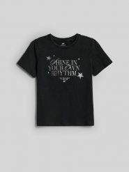 4F T-shirt regular z nadrukiem damski - szary 122 (6-7 lat). Szare koszulki dziewczęce 4f, m, bez wzorów, z jersey, bez ramiączek. Za 49.99 zł.