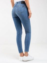 Spodnie jeans damskie Melinda High Waist 328. Niebieskie jeansy damskie Big Star, z podwyższonym stanem. W wyprzedaży za 79.99 zł.