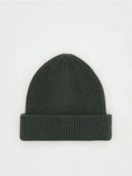 Czapka beanie - zielony. Zielone czapki męskie Reserved, bez wzorów. W wyprzedaży za 25.99 zł.