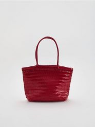 Pleciona torebka koszyk - czerwony. Czerwone torebki klasyczne damskie Reserved, bez wzorów, z bawełny, bez dodatków. Za 239.99 zł.