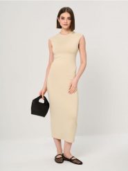 Sukienka midi - kremowy. Białe sukienki damskie Sinsay, l, bez wzorów, boho, bez kołnierzyka, bez ramiączek, midi. Za 69.99 zł.
