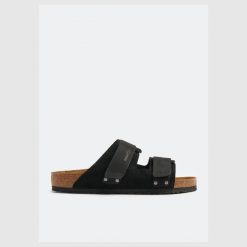 Uniseksowe japonki starannie zaprojektowana konstrukcja ZURICH. Czarne klapki i japonki męskie Birkenstock, z nubiku. Za 576.00 zł.
