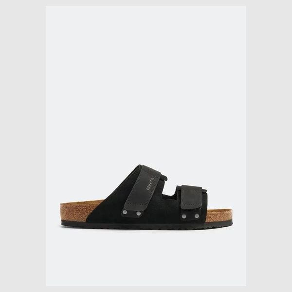 Uniseksowe japonki starannie zaprojektowana konstrukcja ZURICH. Czarne klapki i japonki męskie Birkenstock, z nubiku. Za 576.00 zł.