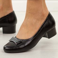 Czarne czółenka damskie na obcasie Jezzi asa200-15. Czarne czółenka damskie Jezzi, z aplikacjami, z materiału, bez obcasa, na obcasie. Za 189.00 zł.