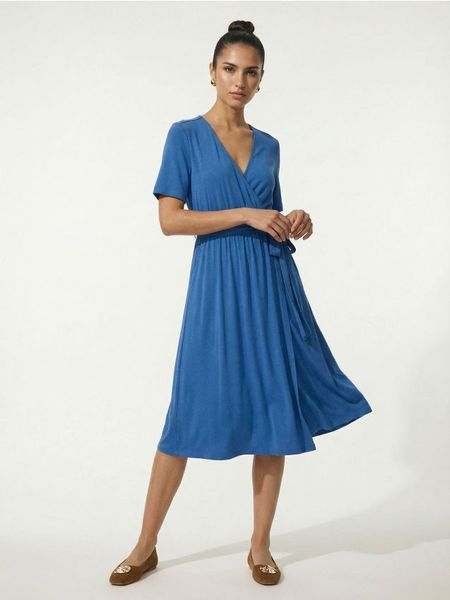 Sukienka midi z paskiem z modalem - niebieski. Niebieskie sukienki damskie Sinsay, l, bez wzorów, bez kołnierzyka, bez ramiączek, midi. Za 59.99 zł.