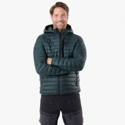 Kurtka outdoor hiking męska Swedemount Lofoten Hood Jacket wiatroszczelna. Zielone kurtki męskie SWEDEMOUNT, m, bez wzorów, z puchu, bez kaptura. Za 499.99 zł.