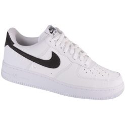 Buty do chodzenia męskie Nike Air Force 1 07. Białe buty sportowe na co dzień męskie Nike, z gumy, bez zapięcia, trekkingowe, nike air force. Za 529.99 zł.