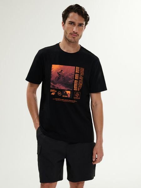 4F T-shirt relaxed z nadrukiem męski - czarny XL. Czarne t-shirty męskie 4f, m, bez wzorów, z bawełny, bez kołnierzyka. W wyprzedaży za 39.99 zł.