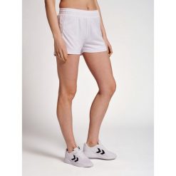 Spodenki damskie Hummel hmlCORE. Białe szorty damskie HUMMEL, bez wzorów, sportowe. Za 110.00 zł.