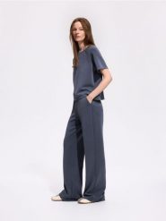 Spodnie z modalem long leg - ciemnoszary. Szare spodnie materiałowe damskie Reserved, bez wzorów, z dzianiny. Za 119.99 zł.