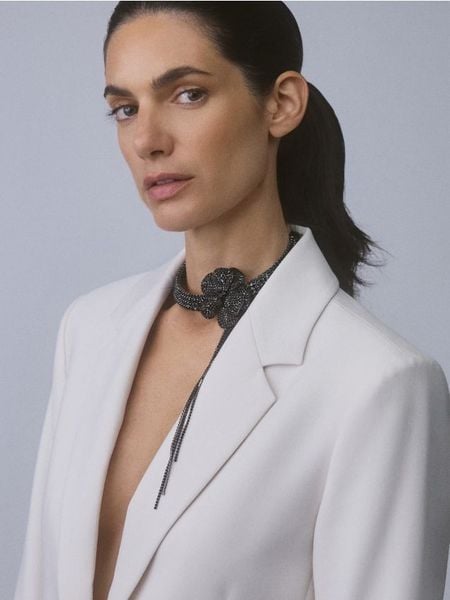 Naszyjnik choker - czarny. Czarne naszyjniki damskie Reserved. Za 99.99 zł.